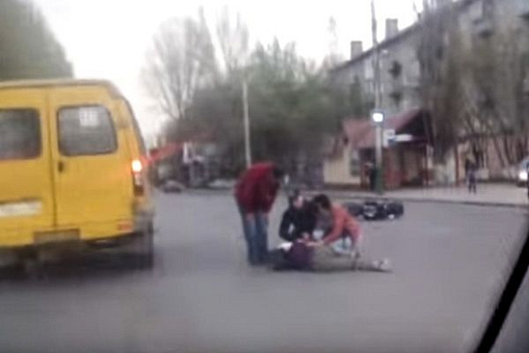 В Пензе на ул. Луначарского подростки перевернулись на скутере