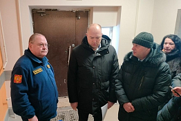 Олег Мельниченко в Земетчино оценил ход ремонта в студенческом общежитии Олег Мельниченко в Земетчино оценил ход ремонта в студенческом общежитии