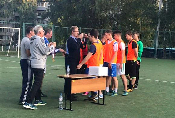 В Пензе прокуроры и следователи сыграли в футбол с молодежью