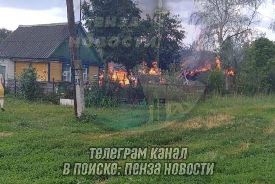В Пензенской области сгорел дом от удара молнии – очевидцы