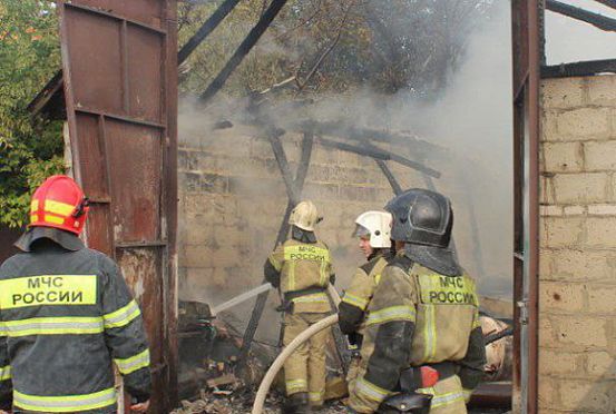 В Пензе 11 сентября гаражи тушили 25 пожарных