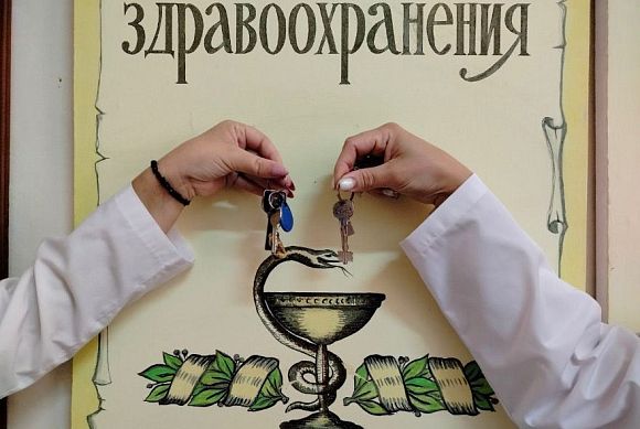 Сердобским врачам вручили ключи от двухкомнатных квартир