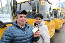 В девяти школах Пензенской области появились новые автобусы