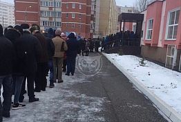 Пензенец сфотографировал огромную очередь в МРЭО на пр. Строителей Пензенец сфотографировал огромную очередь в МРЭО на пр. Строителей