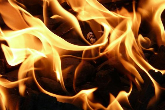 С вечерним пожаром в Пензе боролись 25 человек