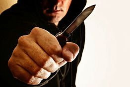 Житель Лопатинского района из ревности набросился на гостей с ножом