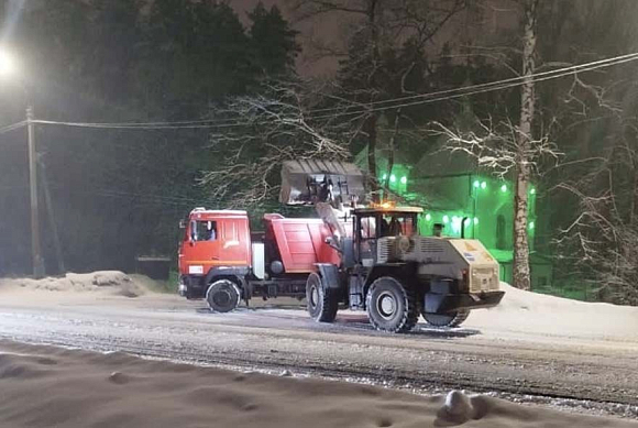 В Пензе коммунальщики борются с последствиями снегопада