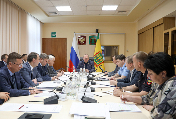 Мельниченко поручил обеспечить сроки ввода объектов капитального строительства