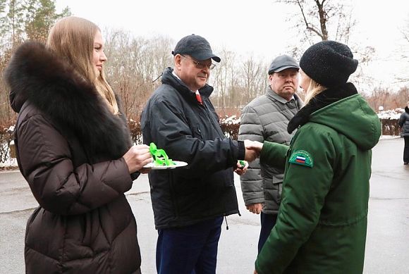 Олег Мельниченко вручил лесопожарному центру региона новую спецтехнику