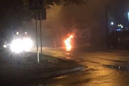 Пензенец сфотографировал горящий на ул. Кураева автомобиль