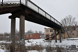 Пензенцы рискуют жизнями из-за аварийного железнодорожного моста Пензенцы рискуют жизнями из-за аварийного железнодорожного моста