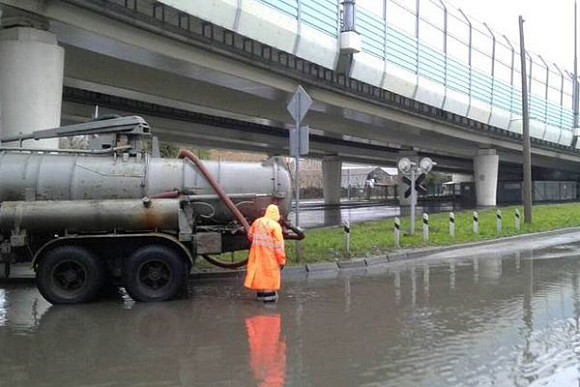 В Пензе после дождя приводят в порядок дороги