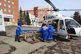 В Пензе у 6-й больницы приземлился вертолет