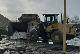 В Лопатинском районе дорожная машина задавила сварщика во время работы