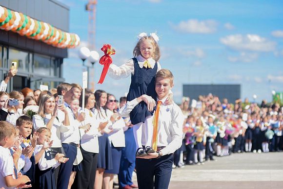 В Спутнике 1 сентября 2023 года открыли школу на 2500 учеников