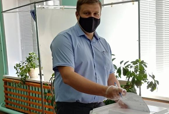 Олег Куроедов проголосовал по поправкам к Конституции 