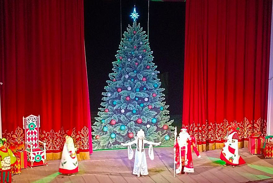 В пензенском драмтеатре прошла губернаторская елка