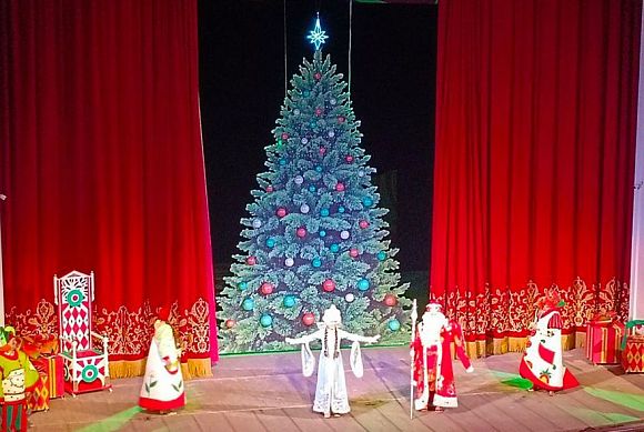 В пензенском драмтеатре прошла губернаторская елка