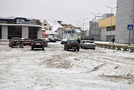 Уборке снега на Пензе-1 мешают припаркованные машины Уборке снега на Пензе-1 мешают припаркованные машины