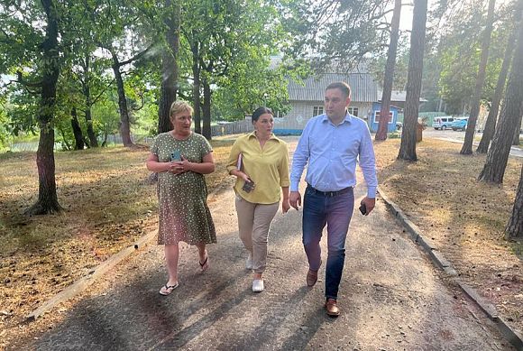 Министр образования Алексей Комаров проверил загородные детские лагеря