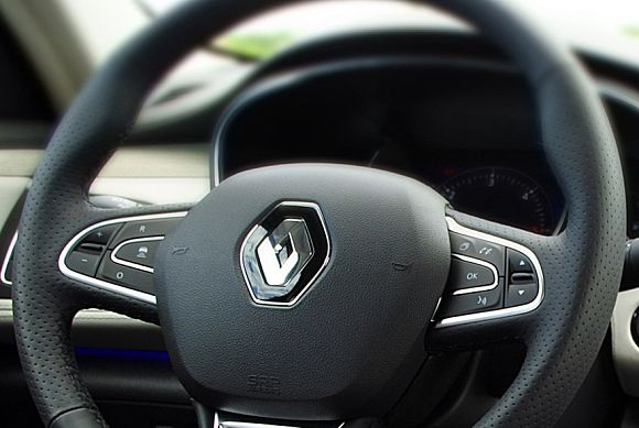 В Кузнецке женщина за рулем Renault Megane сбила пешехода