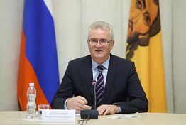 Белозерцев отчитал подчиненных за ситуацию на автотранспортном предприятии