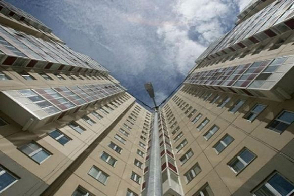 Пензенец выпал из окна многоэтажки, расположенной на Окружной