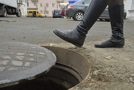 Как в танке: Мутовкин предложил способ борьбы с воришками люков