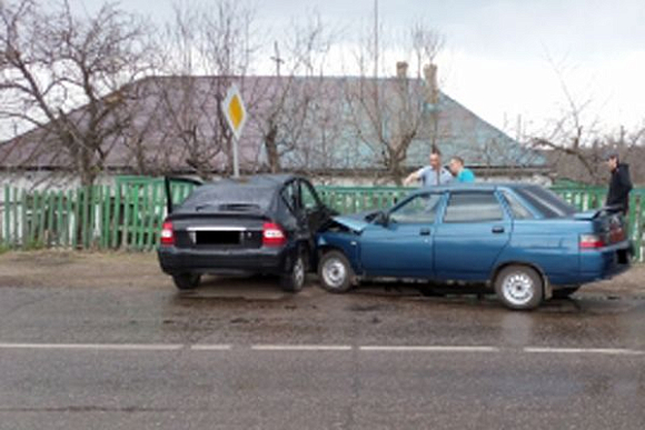 В Пензенской области столкнулись две легковушки, пять человек пострадали