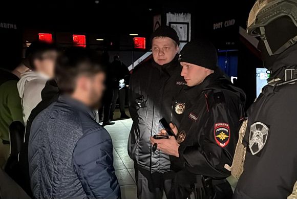 В пензенских клубах нашли пьющих подростков и иностранцев-нелегалов