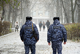 Пензячка опрокидывала в ресторане столы и закидывала на них ноги