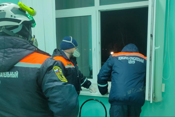 В Пензе мужчина упал на козырек подъезда больницы