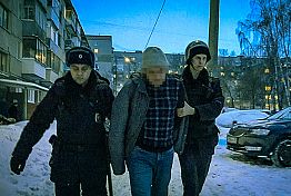 В Пензе оцепили многоэтажку из-за мужчины с гранатой В Пензе оцепили многоэтажку из-за мужчины с гранатой