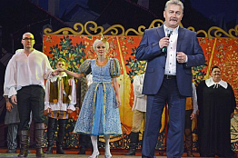 «Голый король»: Кривов спел пролог, а Фейгина заставила зрителей смеяться