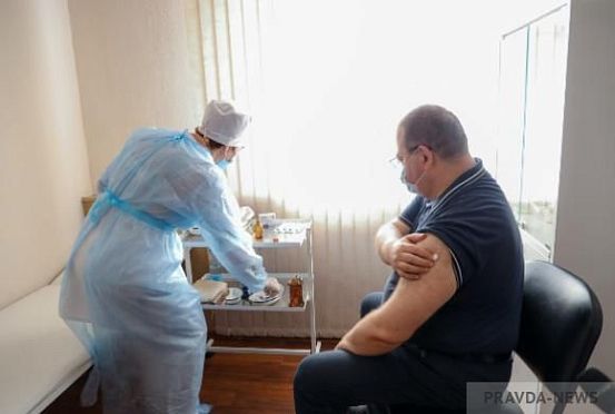 Олег Мельниченко рассказал о самочувствии после прививки  