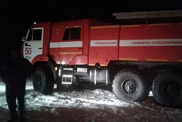 В Богословке огонь охватил площадь в 300 кв. метров
