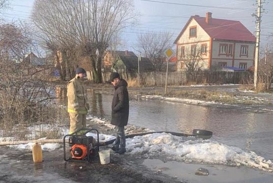 В Пензе в две смены устраняют последствия непогоды