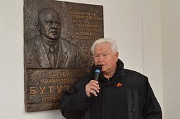В Пензе открыта мемориальная доска Сергею Бутузову В Пензе открыта мемориальная доска Сергею Бутузову
