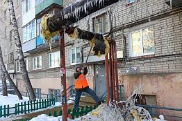 На ул. Дзержинского ликвидируют последствия коммунальной аварии На ул. Дзержинского ликвидируют последствия коммунальной аварии