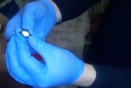 У пензячки при сотрудниках полиции выпал пакетик с наркотиком У пензячки при сотрудниках полиции выпал пакетик с наркотиком