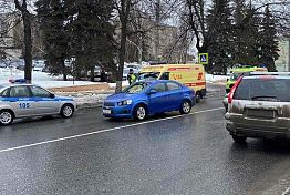 В Пензе Chevrolet наехал на школьника и учителя на «зебре»