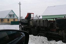 В Тамале перевернулся КамАЗ