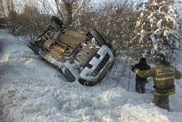 Под Кузнецком слетевший с дороги Renault Duster упал на крышу