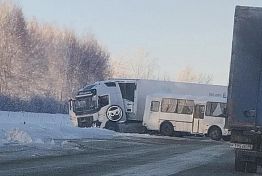 В Пензенской области фура столкнулась с автобусом