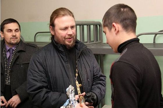 Подросткам в пензенском СИЗО вручили иконки с ангелом-хранителем