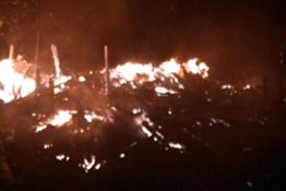 В Лунинском районе ночью сгорели дом, сарай и баня