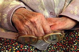 В Пензе «соцработница» украла у 90-летней женщины 27 украшений В Пензе «соцработница» украла у 90-летней женщины 27 украшений