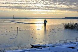 В Пензе толщина льда на реке Суре — чуть больше 30 см