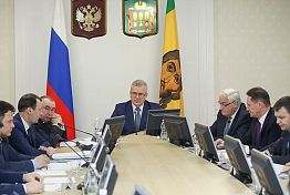 Белозерцев подвел предварительные итоги социально-экономического развития региона Белозерцев подвел предварительные итоги социально-экономического развития региона
