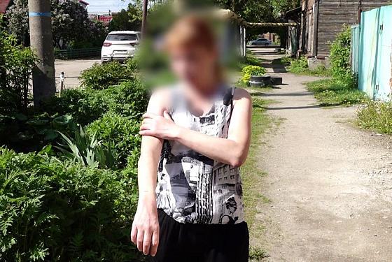 Пензенец с ножом отобрал у женщины золото и деньги
